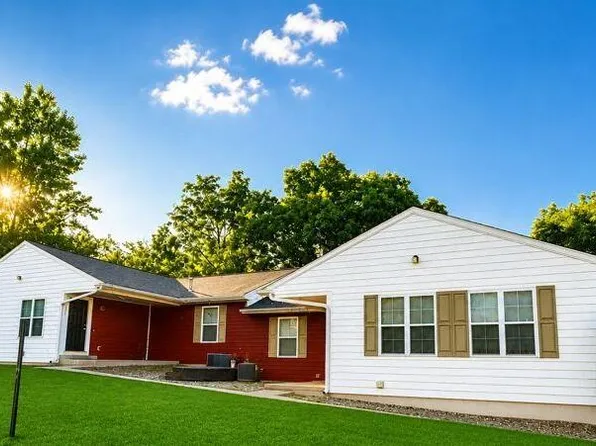 1327 Fraternity Village Dr, Kalamazoo, MI 49006