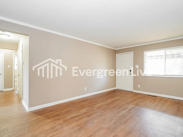 1634 Huxley Dr — Photo 3