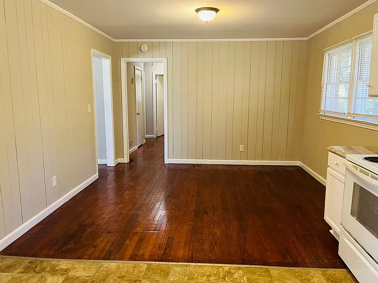 2673 Fairlane Dr SE — Photo 10