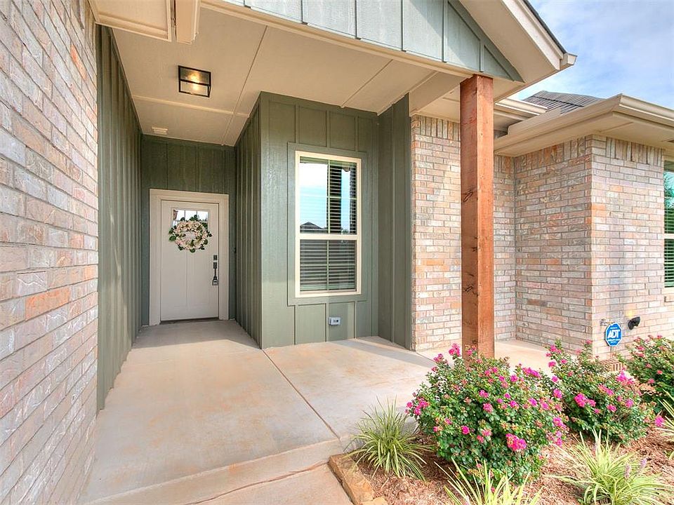 1st image of 1914 Oakville Pl