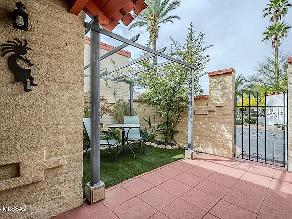 2nd image of 2554 N Avenida San Valle