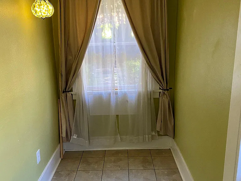 Kitchenette alcove