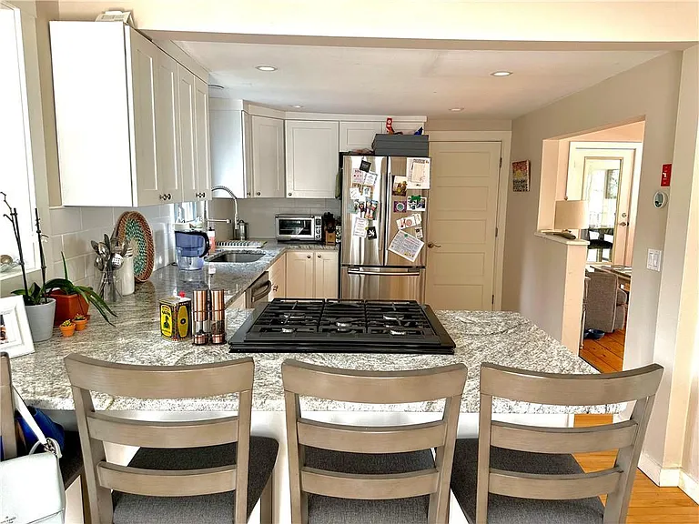 7 15th Ave — Photo 7