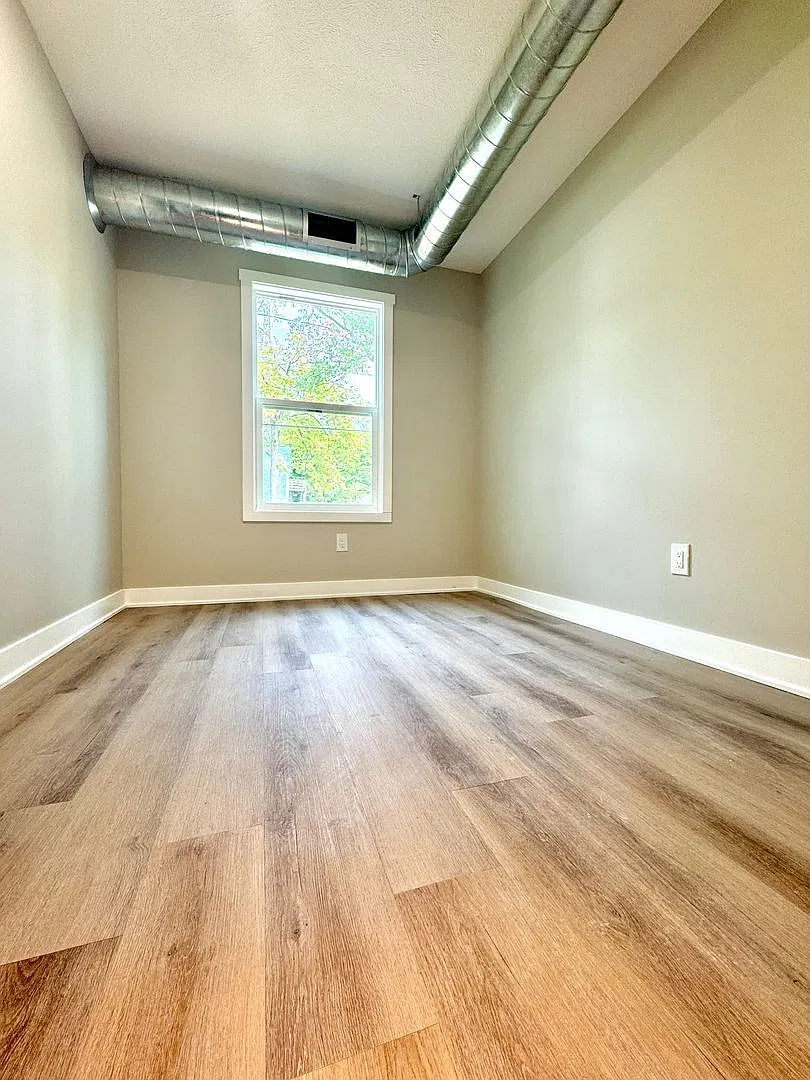 609 Amity Ave — Photo 4