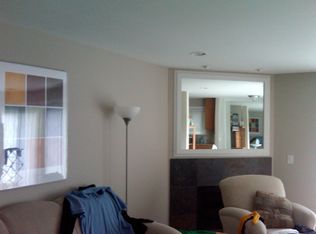 324 Oak Meadow Ct APT B2, Schaumburg, IL 60193