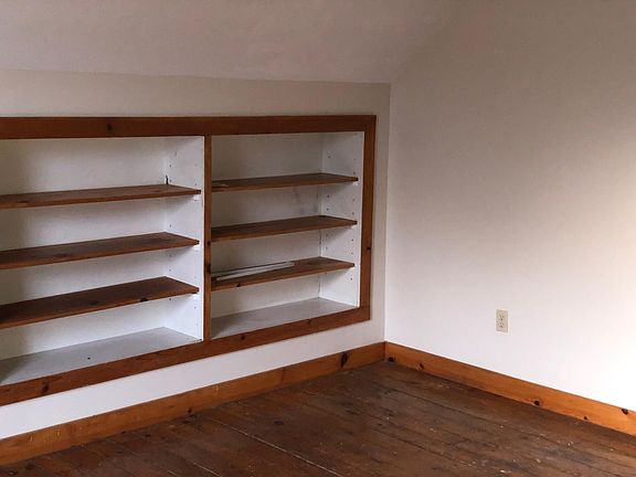 Large 1st Bedroom On 3rd Floor