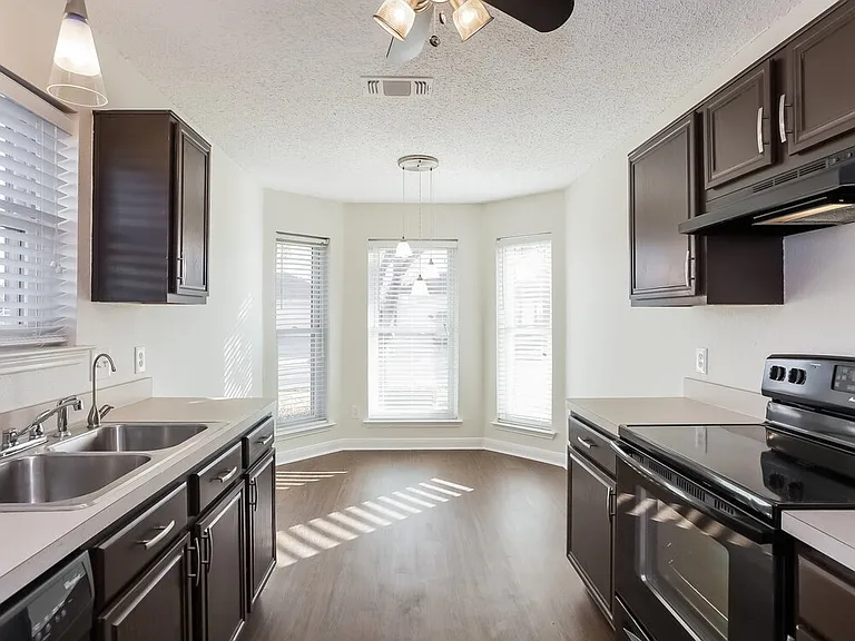 2370 Stagecoach St — Photo 4