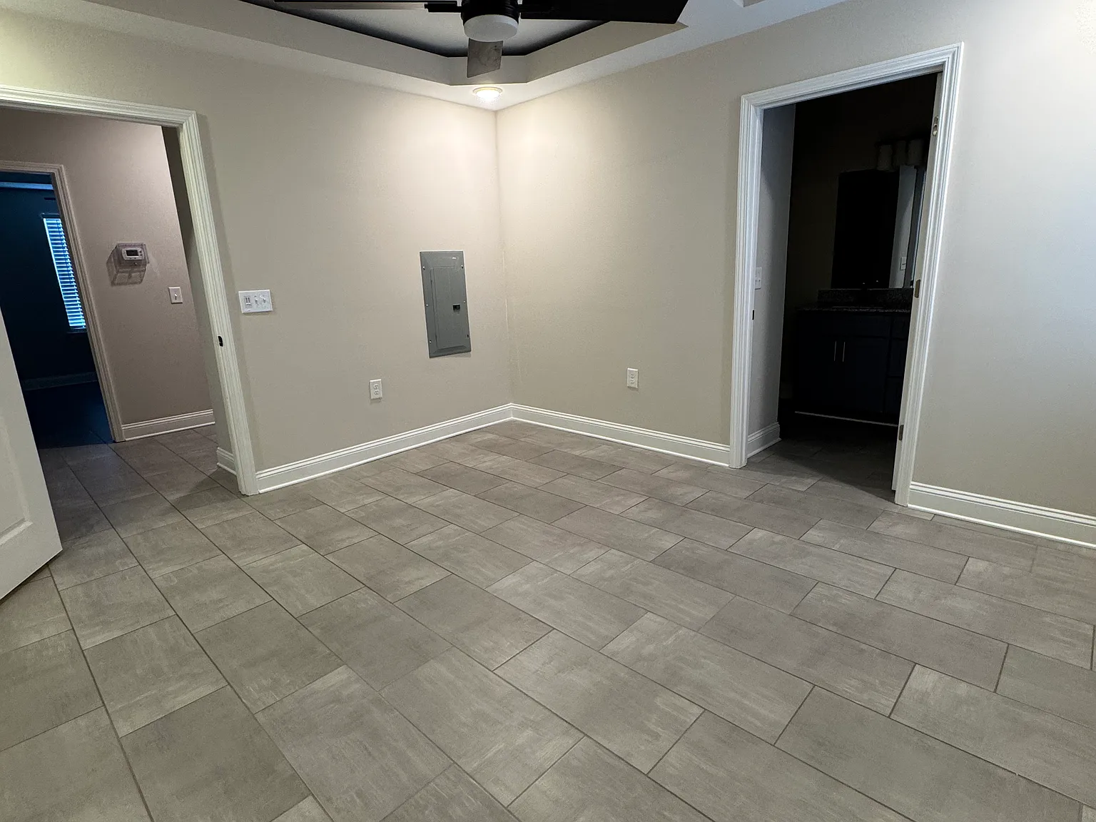 6 bed, 1976 sqft, $2,500 — Photo 3