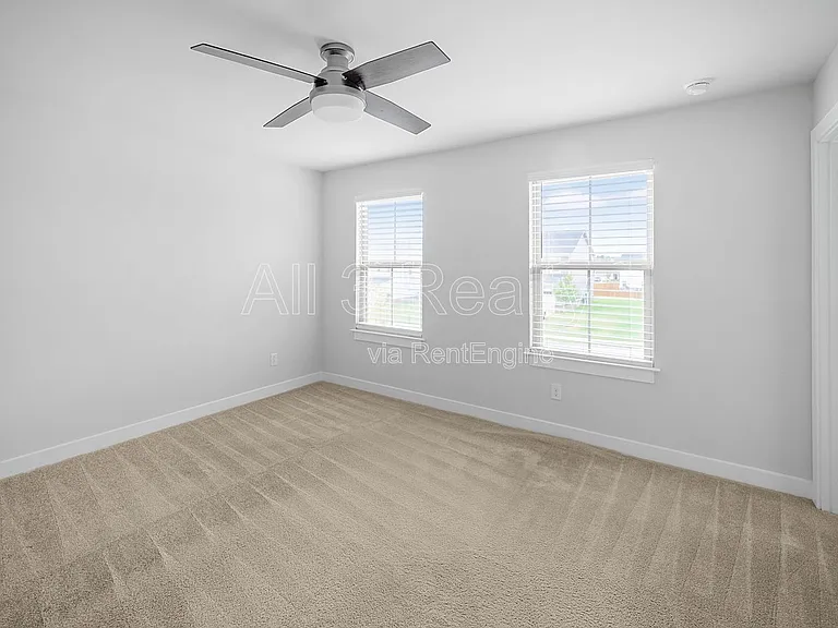 533 Daffodil Ln — Photo 25