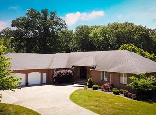 4 Tall Oaks Ln, Decatur, IL 62521