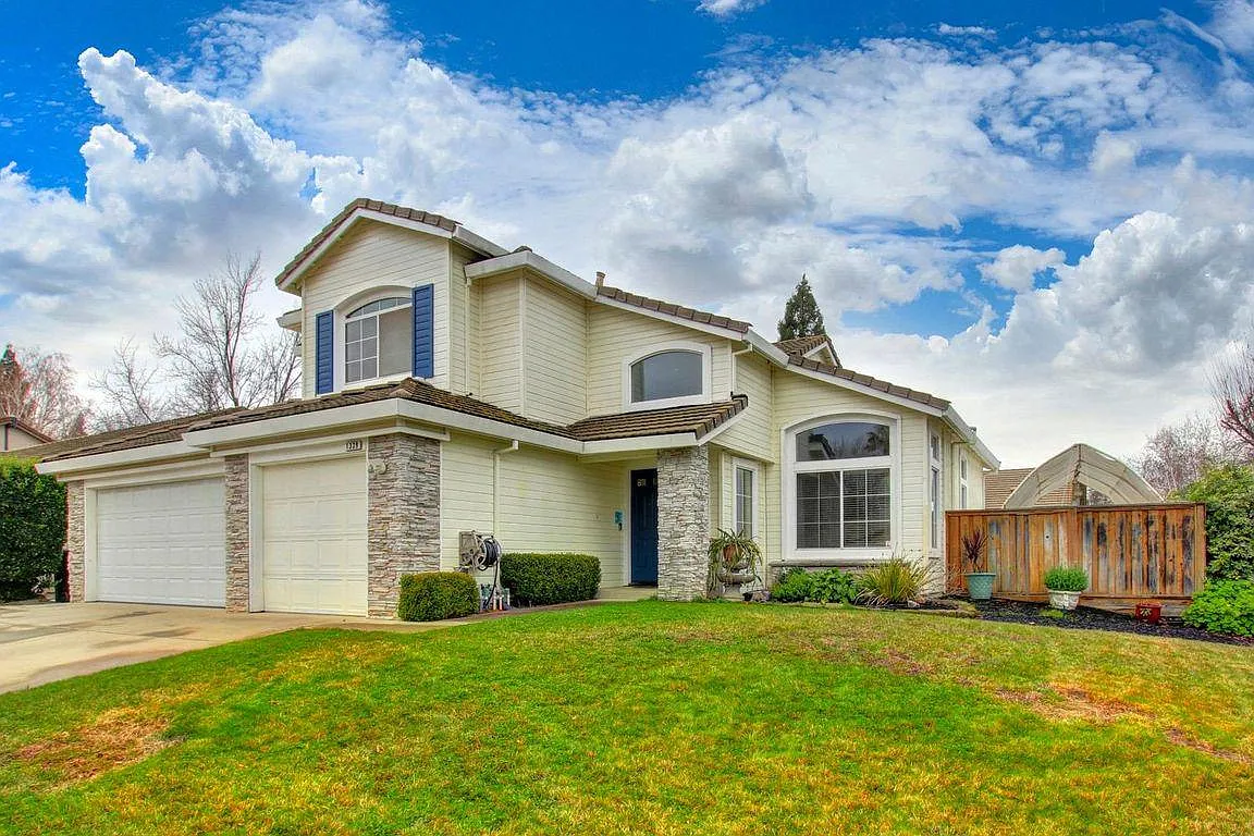 1339 Longfellow Cir photo 1