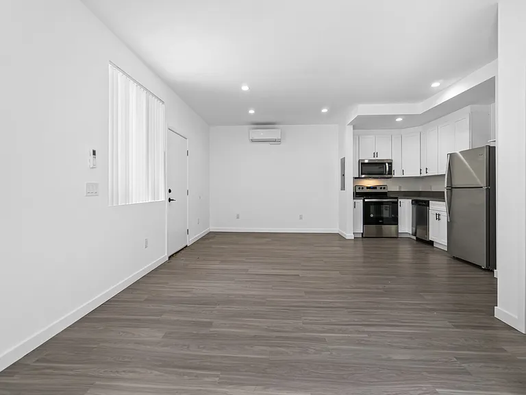 600 Olive Living Room & Kitchen