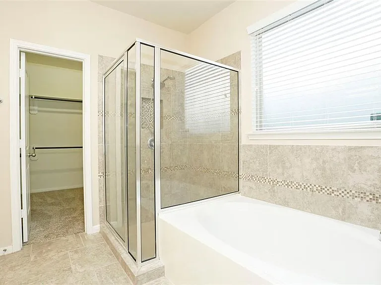 9702 Massanutten Ln — Photo 23