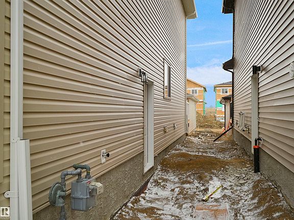 4th image of 332 Roberts Cres