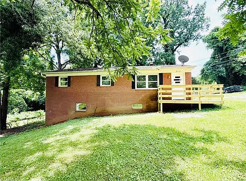 312 Hickory Ln Photo 1