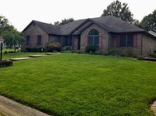 2907 Doral Dr, Godfrey, IL 62035