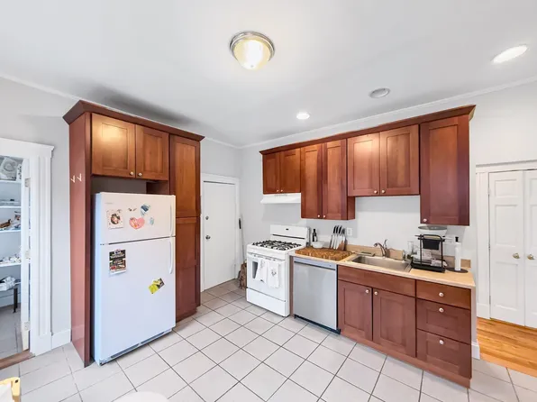 593 Centre St #3, Jamaica Plain, MA 02130