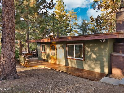733 Pine Ln, Big Bear City, CA, 92314