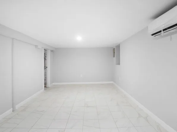 2448 Webb Avenue image 15 of 27