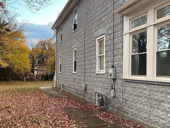 2nd image of 110 W Monroe St