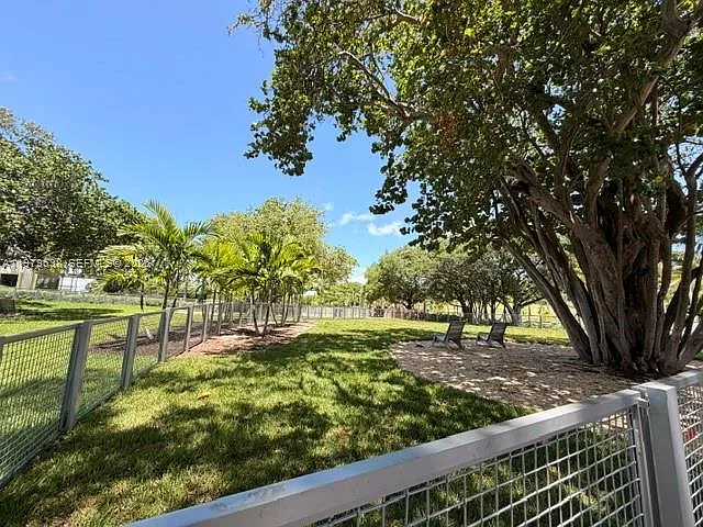 2445 Lake Pancoast Dr #7 — Photo 37