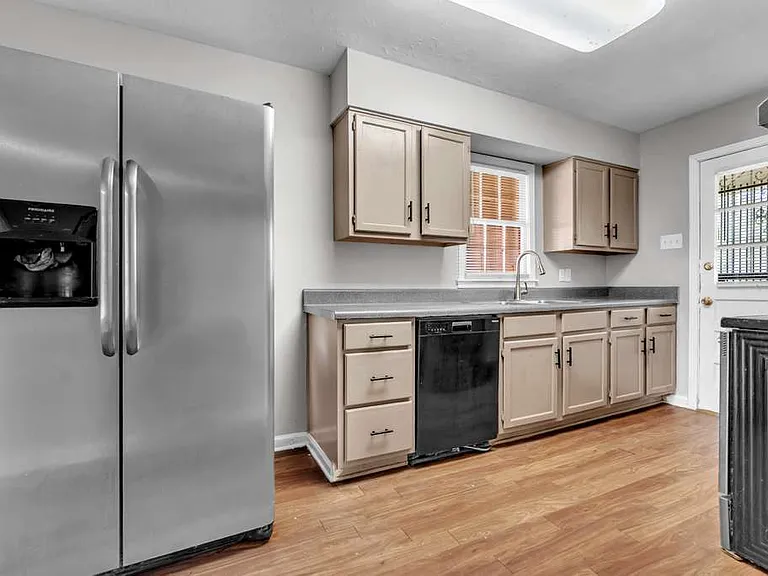 3537 W Deerwood Ave — Photo 3