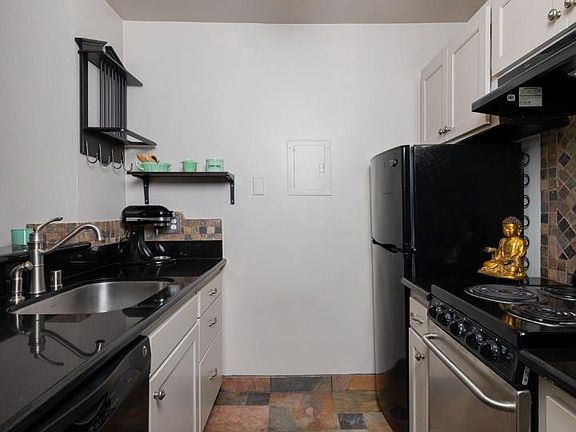 3rd image of 105 Piccadilly Pl APT D