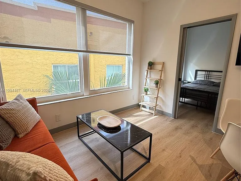 1320 Drexel Ave #302 — Photo 3