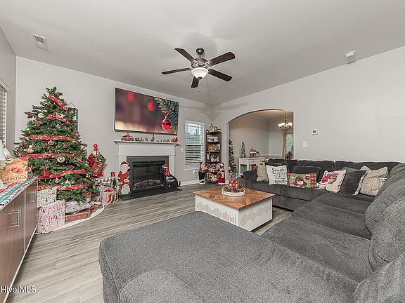 4th image of 604 Coral Reef Court