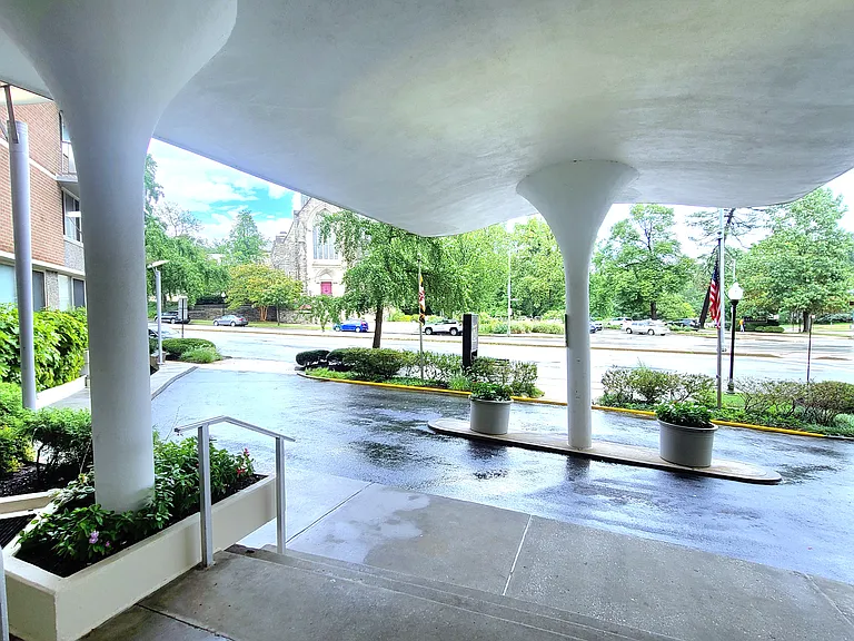 1 E University Pkwy #1408 — Photo 3