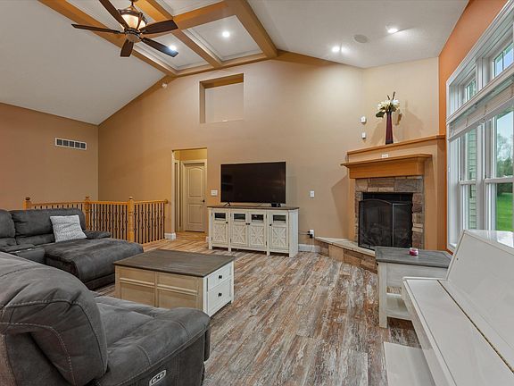 3rd image of 57907 Stonecreek Ct