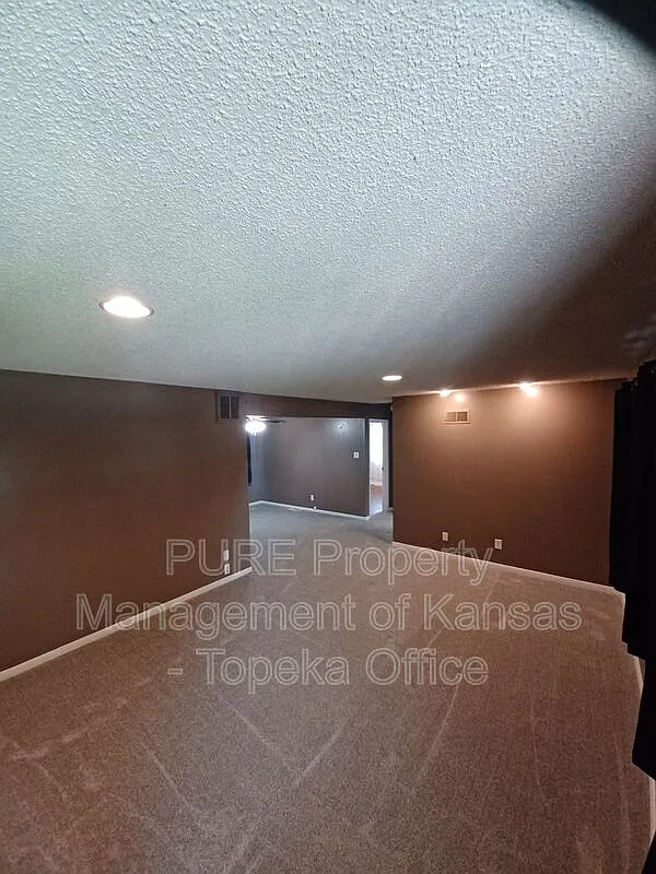 2 bed, 1.0 bath, 960 sqft, $1,250 — Photo 3