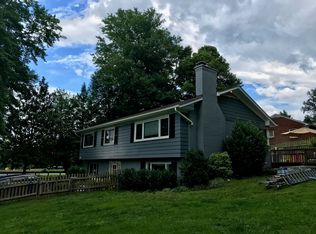 8501 Chapel Dr, Annandale, VA 22003