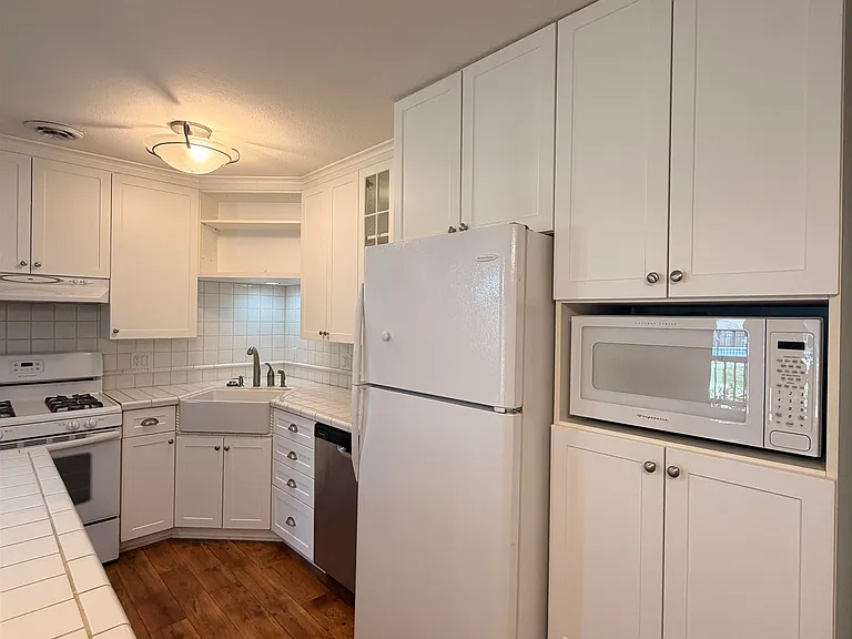 3 27th St #118 — Photo 7