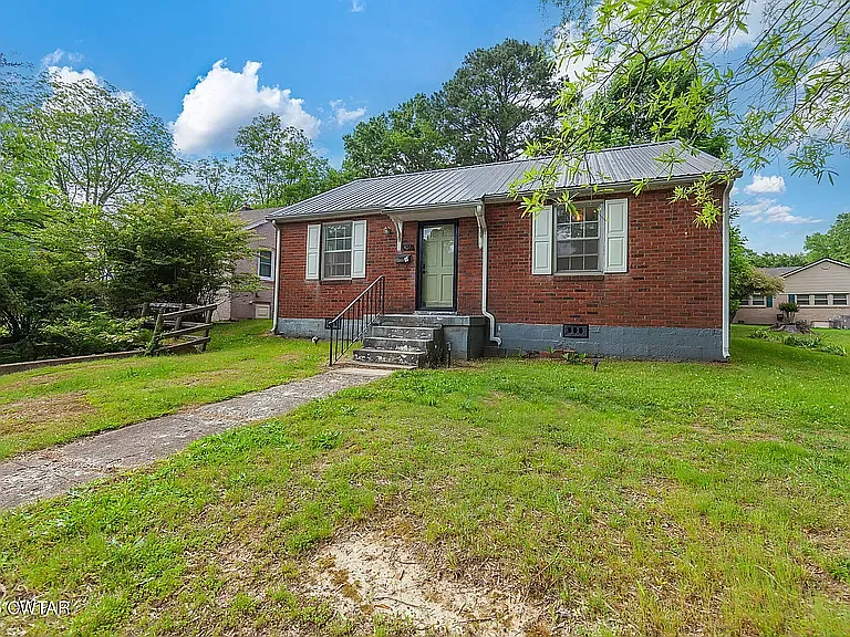 402 Edgewood St — Photo 11