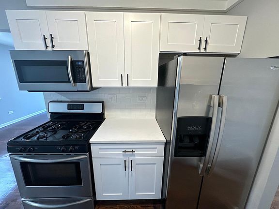 2nd image of 7S040 Suffield Ct #D-208