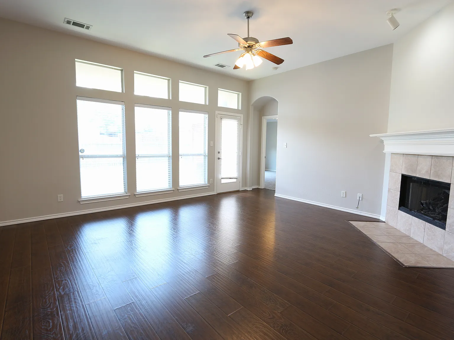 3 bed, 1794 sqft, $2,500 — Photo 2