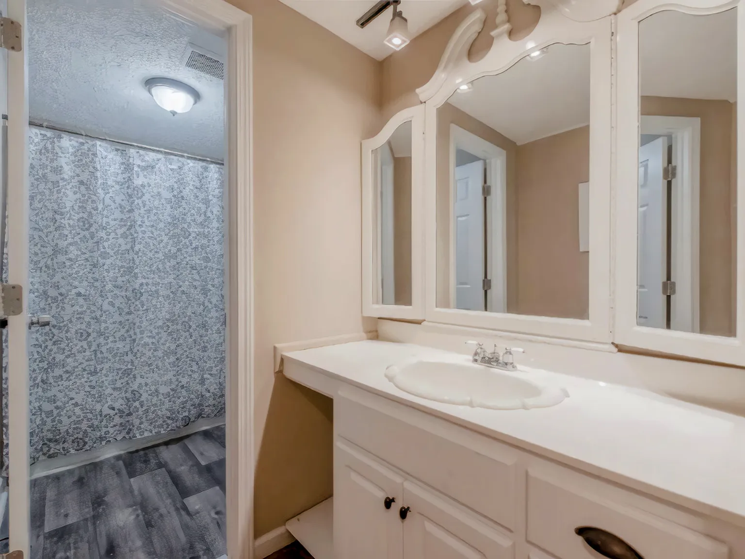 4 bed, 3.0 bath, 2000 sqft, $715 — Photo 3