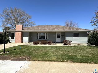 317 E 9th St, Miller, SD 57362