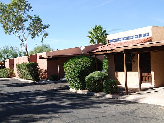 *Community photo - may not depict actual unit