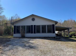 689 Henredon Plant Rd, Spruce Pine, NC 28777