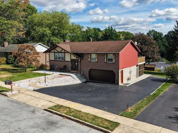 16 Ironstone Dr, Reading, PA 19606