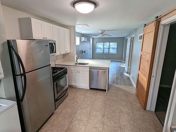 5th image of 2039 N Wolcott Ave APT 1F