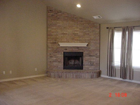 3rd image of 814 Columbia Dr