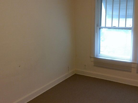 5th image of 703 N Woodlawn Ave