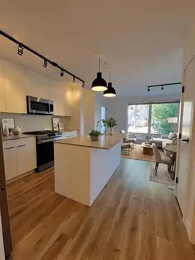 2502 16a St SW #102 — Photo 2