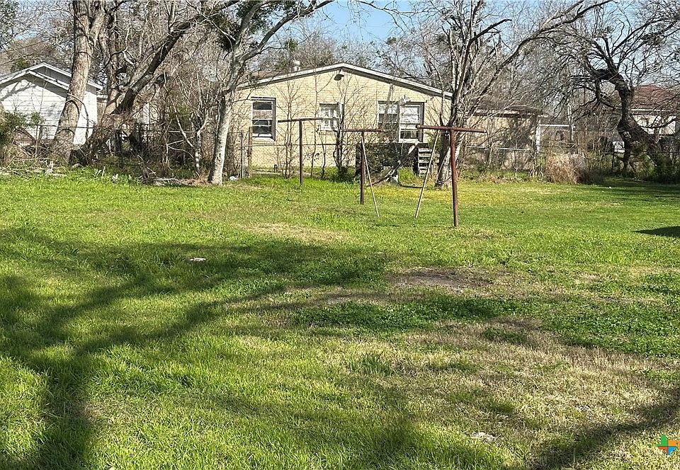 2nd image of 2606 Hackberry St