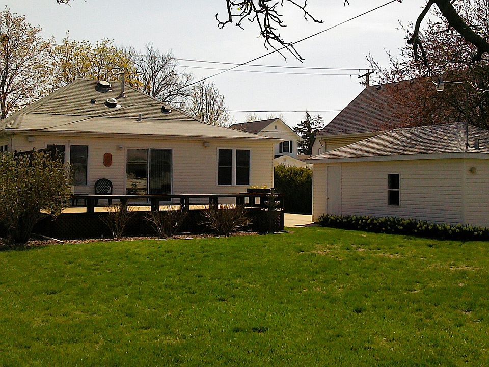 2nd image of 230 E North St