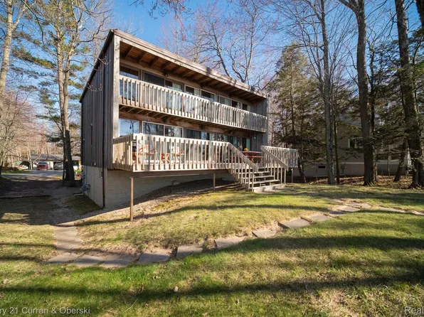 4450 W Fox Farm Rd, Manistee, MI 49660