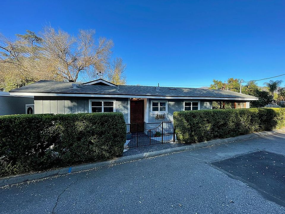 65 Arnaz: Front, Street View